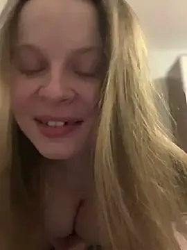 Snapshot of wrenlie chatting on 01/25/25, 10:39 wrenlie online show from 01/25/25, 10:39