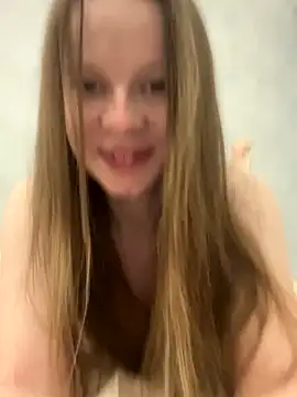 Snapshot of wrenlie chatting on 10/05/25, 07:15 wrenlie online show from 10/05/25, 07:15