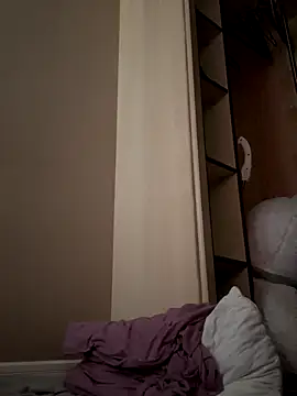 Snapshot of wrenlie chatting on 09/18/25, 03:31 wrenlie online show from 09/18/25, 03:31