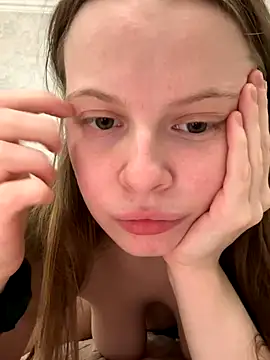 Snapshot of wrenlie chatting on 10/11/25, 06:53 wrenlie online show from 10/11/25, 06:53