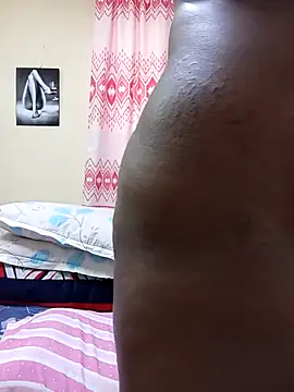 Snapshot of Sexyxcurves chatting on 12/14/25, 08:31 Sexyxcurves online show from 12/14/25, 08:31