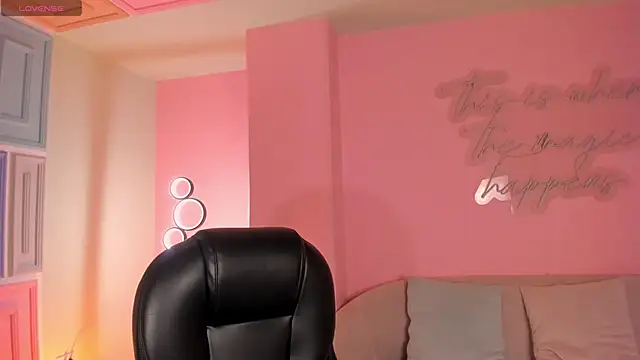 Snapshot of ValeriaRiveraX chatting on 10/20/25, 12:13 ValeriaRiveraX online show from 10/20/25, 12:13