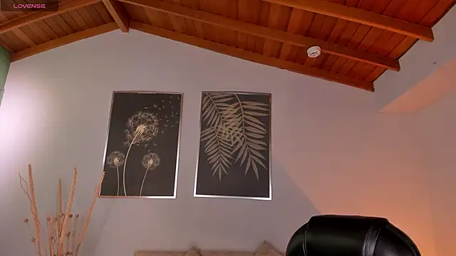 ValeriaRiveraX online show from 12/14/25, 11:43