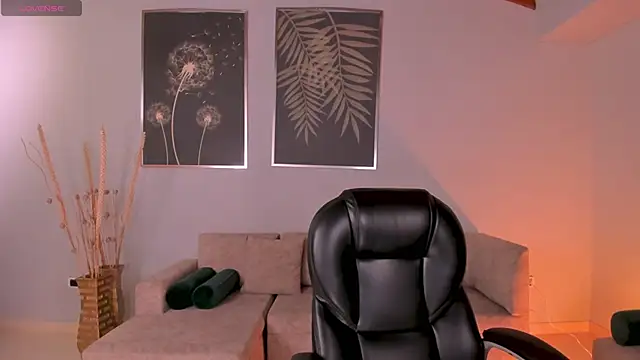 ValeriaRiveraX online show from 12/14/25, 04:40