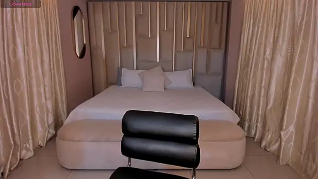 MariaHerrera  online show from 12/15/25, 07:41