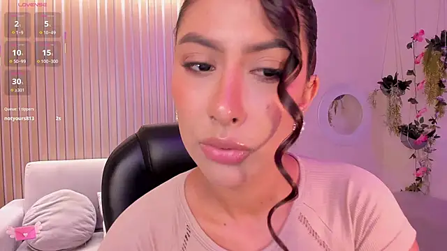 Snapshot of ArianaDumont chatting on 10/11/25, 11:44 ArianaDumont online show from 10/11/25, 11:44