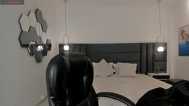 KatieStonne online show from 12/17/25, 03:00