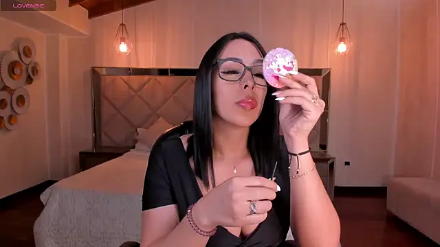 Snapshot of KatieStonne chatting on 09/30/25, 03:12 KatieStonne online show from 09/30/25, 03:12