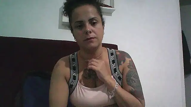 Hotbucet online show from 12/19/25, 02:26