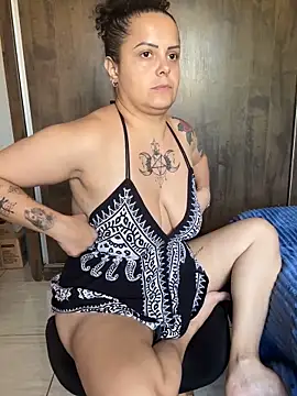 Snapshot of Hotbucet chatting on 02/22/25, 04:30 Hotbucet online show from 02/22/25, 04:30