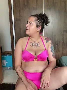 Snapshot of Hotbucet chatting on 01/28/25, 06:39 Hotbucet online show from 01/28/25, 06:39