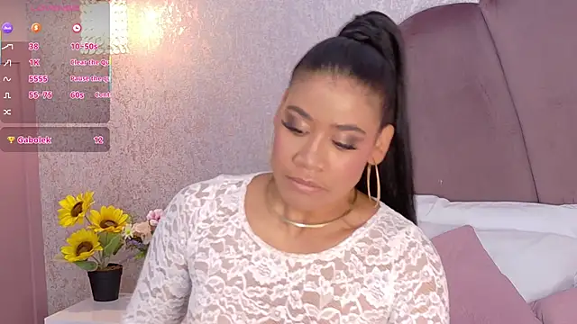 Salome Diaz  online show from 11/17/25, 05:44