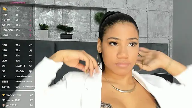 Snapshot of Salome_Diaz_ chatting on 02/27/25, 01:28 Salome Diaz online show from 02/27/25, 01:28