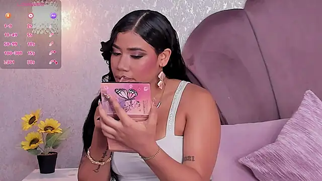 Salome Diaz  online show from 10/30/25, 04:00