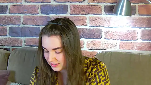 Sofia Hugs online show from 05/16/26, 06:18