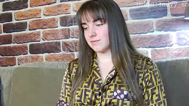 Sofia Hugs online show from 11/20/25, 08:42