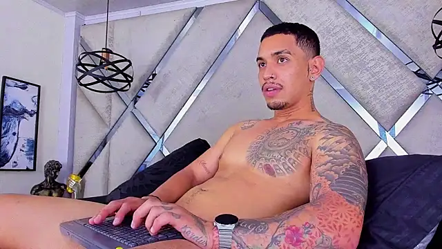 Damian09  online show from 10/25/25, 03:49