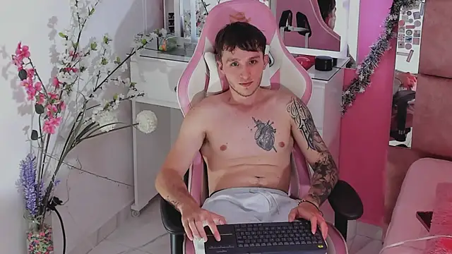 Dylanwhite23  online show from 12/18/25, 03:11