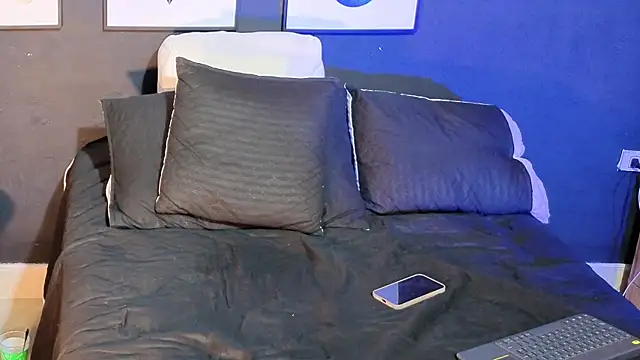 Dylanwhite23  online show from 04/08/26, 09:00