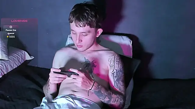 Dylanwhite23  online show from 10/23/25, 06:17