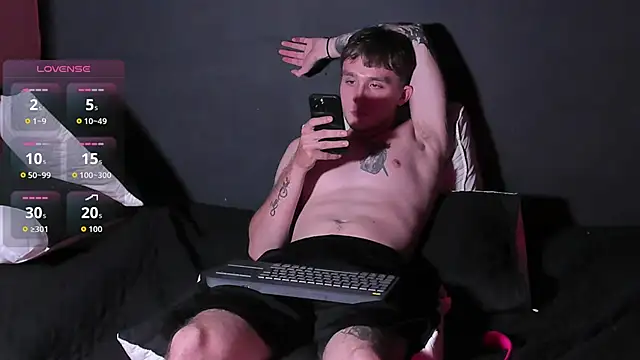 Dylanwhite23  online show from 10/18/25, 08:22