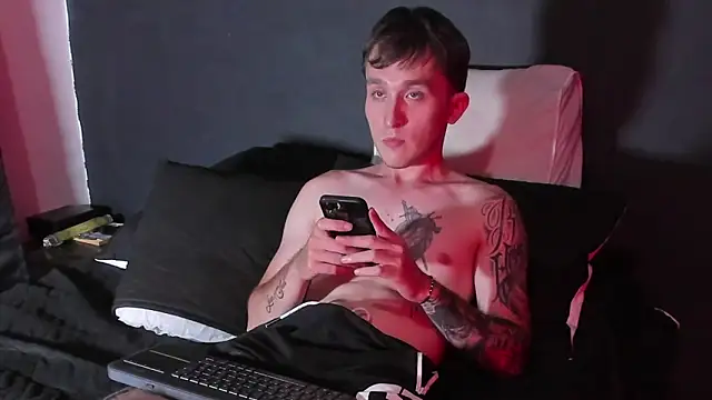 Dylanwhite23  online show from 09/25/25, 12:05