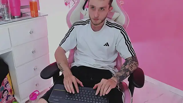 Dylanwhite23  online show from 04/16/26, 02:01