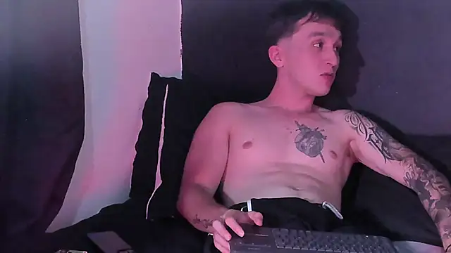 Dylanwhite23  online show from 10/11/25, 10:11