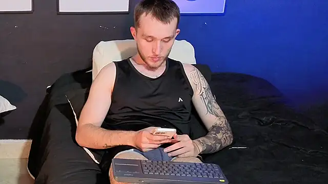 Dylanwhite23  online show from 04/06/26, 11:50