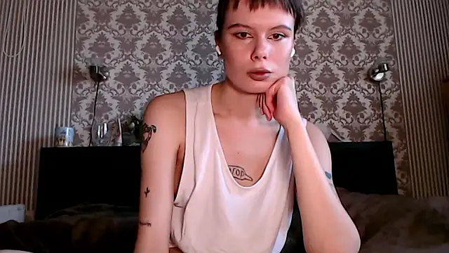 Snapshot of Vienaxtexasxparis chatting on 10/17/25, 11:01 Vienaxtexasxparis online show from 10/17/25, 11:01