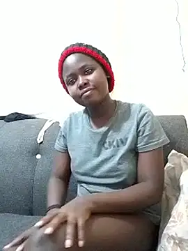 Sweetcecie01 online show from 09/12/25, 09:03