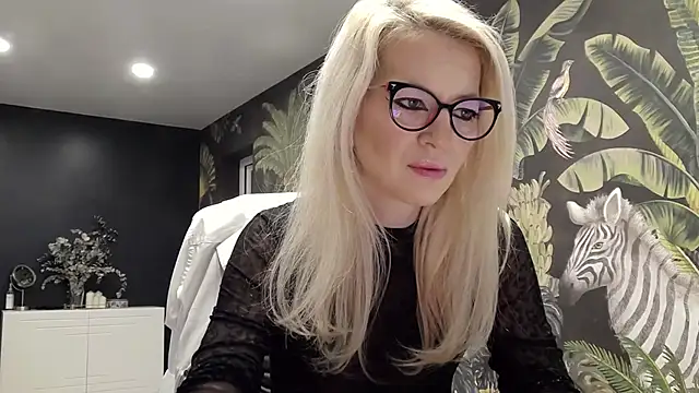 Snapshot of carla88 chatting on 02/04/25, 08:35 carla88 online show from 02/04/25, 08:35