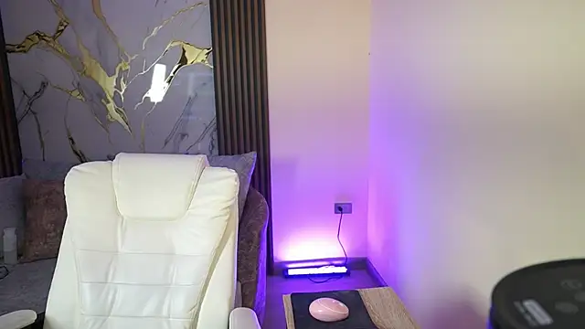 Snapshot of Anybuny chatting on 10/24/25, 11:42 Anybuny online show from 10/24/25, 11:42