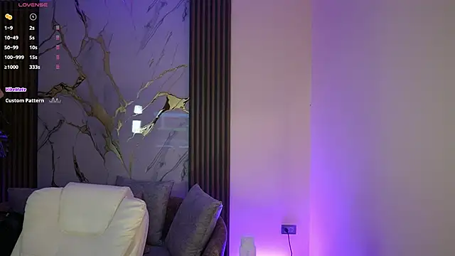 Snapshot of Anybuny chatting on 10/30/25, 11:52 Anybuny online show from 10/30/25, 11:52