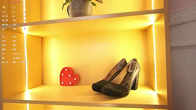 Snapshot of Anybuny chatting on 11/18/25, 11:46 Anybuny online show from 11/18/25, 11:46