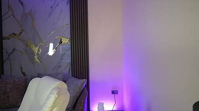 Snapshot of Anybuny chatting on 10/29/25, 11:53 Anybuny online show from 10/29/25, 11:53