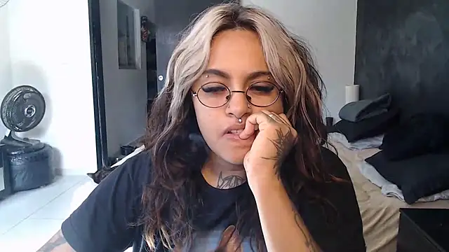 lolafairytail online show from 11/21/25, 05:23