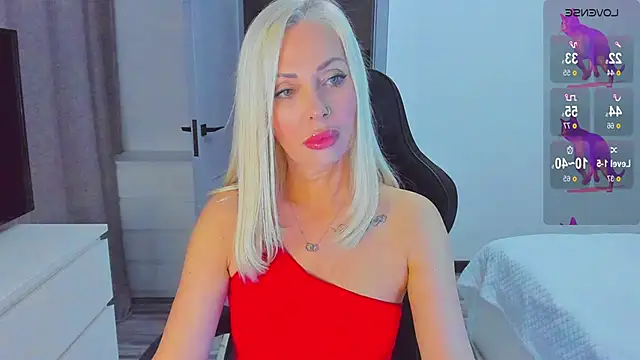 Snapshot of Miya_Kisss chatting on 11/01/25, 03:06 Miya Kisss online show from 11/01/25, 03:06