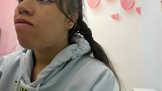 Ingrid Casas online show from 10/11/25, 01:45