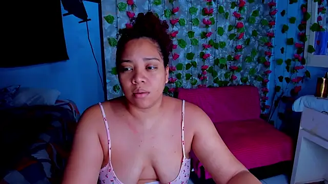 Snapshot of AngelaCoffee chatting on 05/05/26, 02:47 AngelaCoffee online show from 05/05/26, 02:47