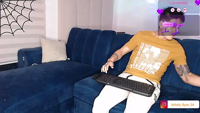 ashely ryan24 online show from 10/28/25, 10:52