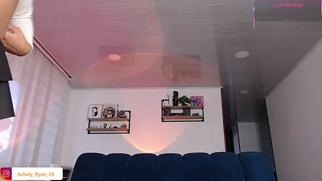 ashely ryan24 online show from 02/18/26, 10:50