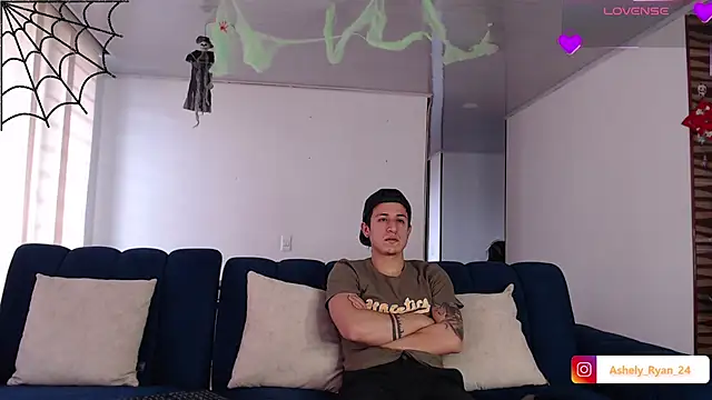 ashely ryan24 online show from 10/14/25, 07:25