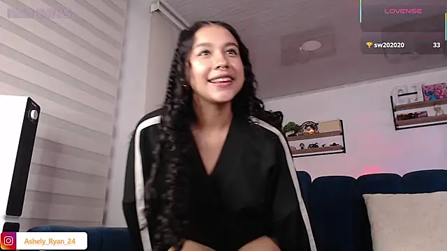 Snapshot of ashely_ryan24 chatting on 06/19/26, 01:00 ashely ryan24 online show from 06/19/26, 01:00