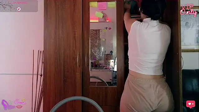 LauGrayJ online show from 03/02/26, 07:54