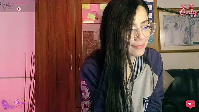 LauGrayJ online show from 03/12/26, 03:49