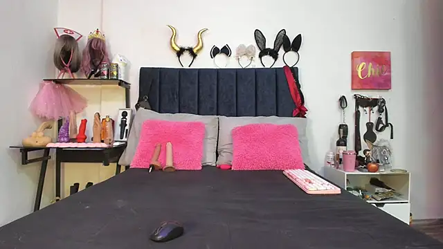 Snapshot of emmily_giraldo chatting on 02/17/26, 12:24 emmily giraldo online show from 02/17/26, 12:24