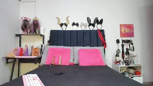 emmily giraldo online show from 11/08/25, 01:25