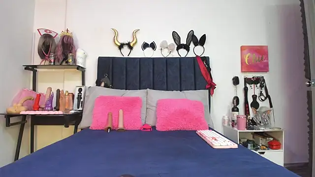 emmily giraldo online show from 12/16/25, 01:04