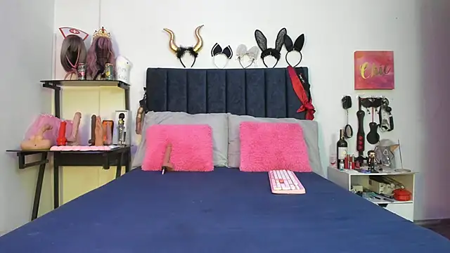 emmily giraldo online show from 11/15/25, 01:15